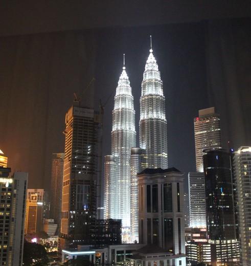 Maleisie-Kuala-Lumpur-Twin-Towers-by-night_1_488653