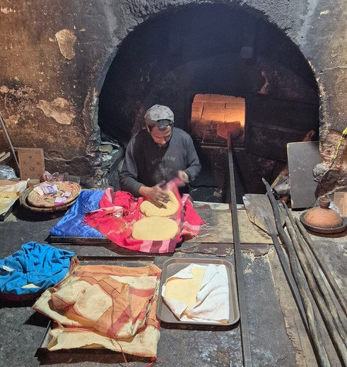 De broodjes worden elke ochtend vers gebakken. De broodjes worden elke ochtend vers gebakken.