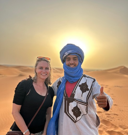 Collega Christel in de woestijn bij Merzouga, Marokko