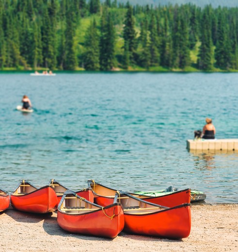 Ga kajakken op de Yukon-rivier bij Whitehorse, Canada