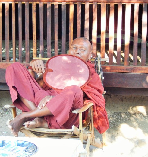 Myanmar - Monywa- monnik(8)