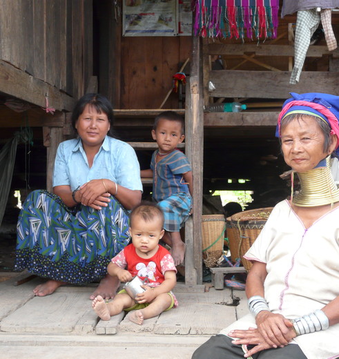 Myanmar-Loikaw- Padaung huis(8)