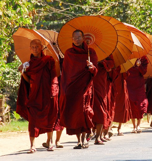 Myanmar-Pyay-monnik-paraplu-oranje(8)