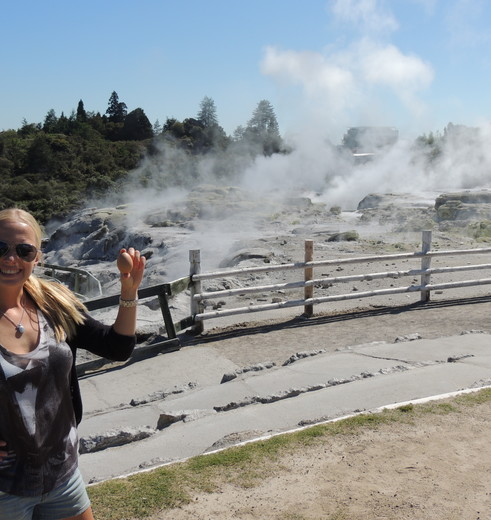 Rokende aarde in Rotorua, Nieuw-Zeeland