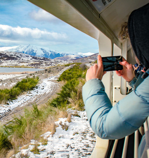 Met de Tranzalpine Treinreis maak je misschien wel de mooiste treinreis die je ooit hebt gemaakt, dwars door de zuidelijke alpen op het Zuidereiland van Nieuw-Zeeland