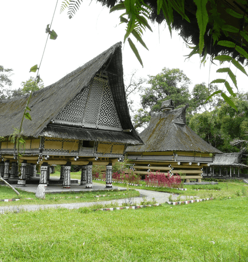 Sumatraanse batakwoningen nderweg tussen Brastagi en het Tobameer Sumatraanse batakwoningen nderweg tussen Brastagi en het Tobameer