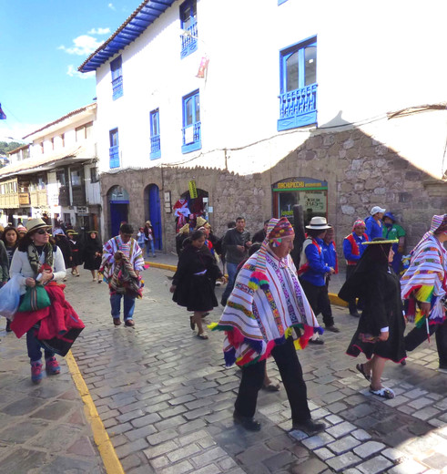 Parade-in-Cuzco(10)