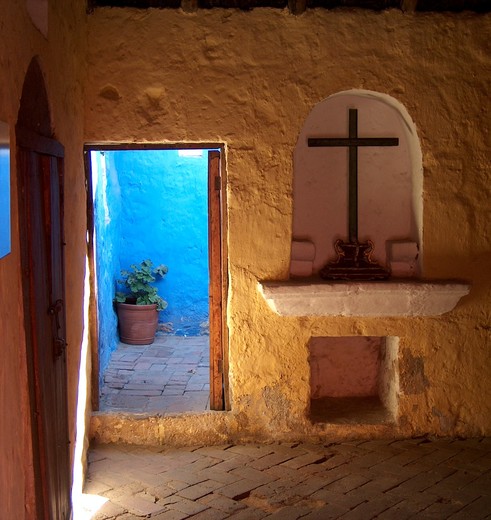 Peru-Arequipa-kleine-kleurrijke-straatjes