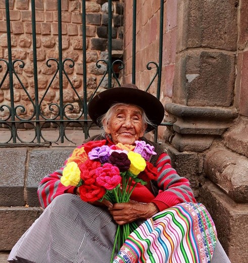 Oude vrouw in Cuzco