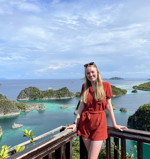 Melany met uitzichten bij Raja Ampat, Irian Jaya