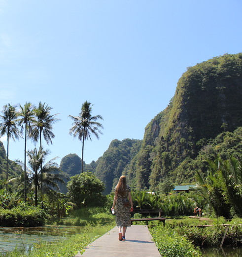 Wandelen door de omgeving van Rammang Rammang Sulawesi