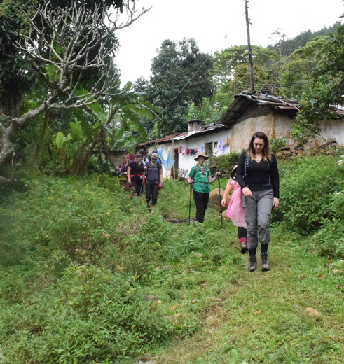 Wandeling langs de voet van Knucle Mountain Range