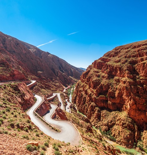 Het zijn slingerende wegen in de Dadesvallei Het zijn slingerende wegen in de Dadesvallei