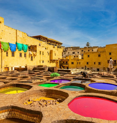 Kleurrijke verbaden voor het leer in Fez Kleurrijke verbaden voor het leer in Fez