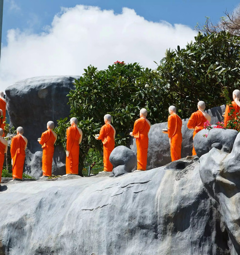 Poppen bij de Tempel bij Dambulla, Sri Lanka
