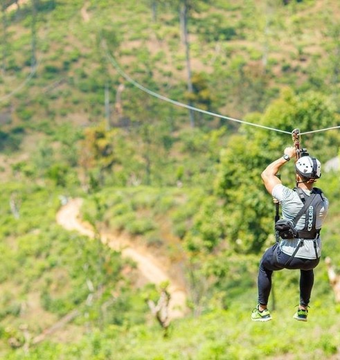 Zoef van de zipline bij Ella, Sri Lanka