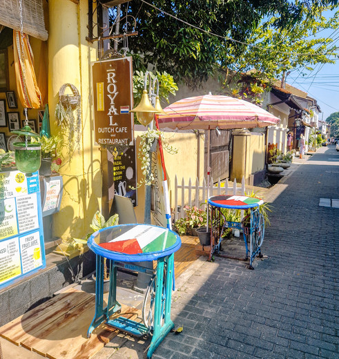 Dutch cafe in het gezellige straatje van Galle