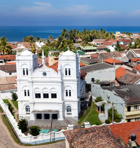 Kerken bekijken in de oude stad Galle, Sri Lanka