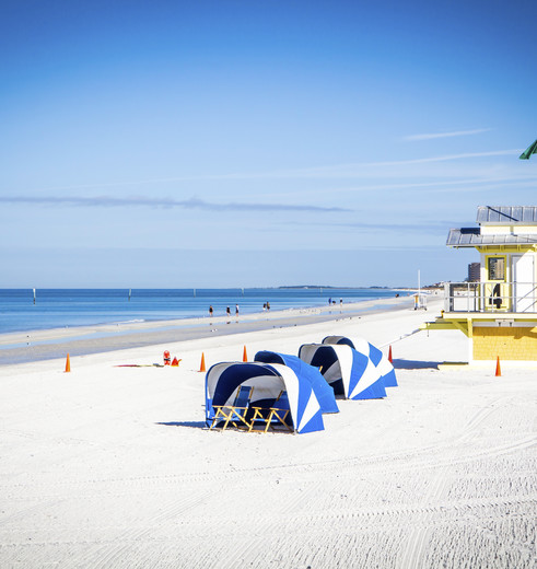 Hagelwitte stranden bij St. Petersburg en Clearwater in Florida