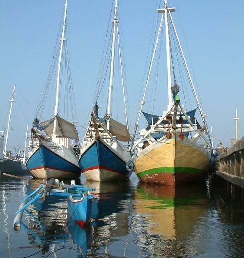 Schepen in de haven van Makassar, Sulawesi