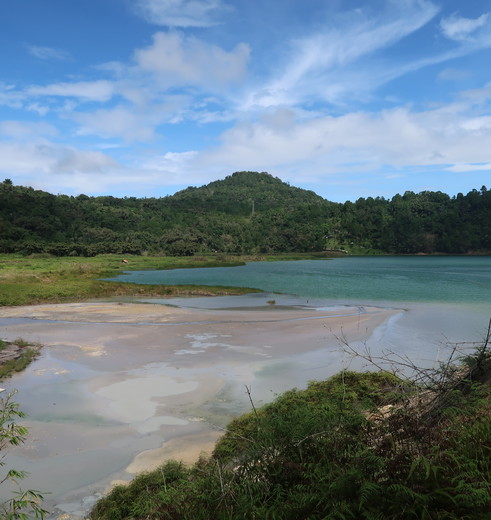 Het Linow-meer in Tomohon op Sulwesi