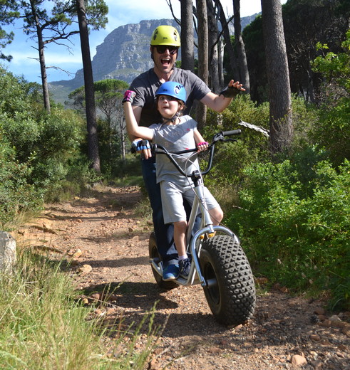 Samen met je kind met de elektrische step bij de Tafelberg