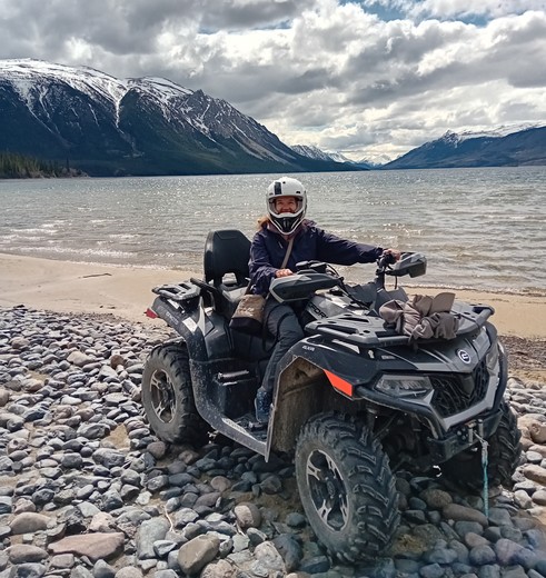 Quadrijden bij Tagish Lake, Yukon, Canada