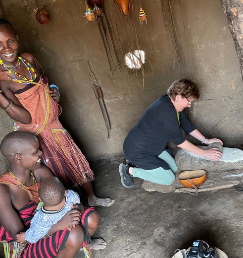 Op bezoek bij de Datoga nabij Lake Eyasi, Tanzania Op bezoek bij de Datoga nabij Lake Eyasi, Tanzania