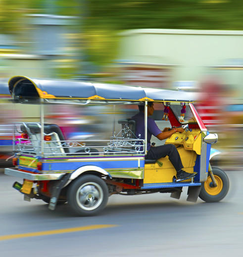 Een rijdende Tuk tuk in Bangkok, Thailand