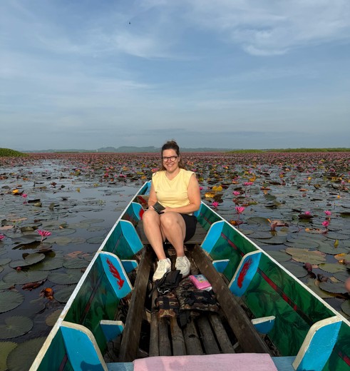Boottocht door de roze bloemenzee van Thale Noi, Thailand