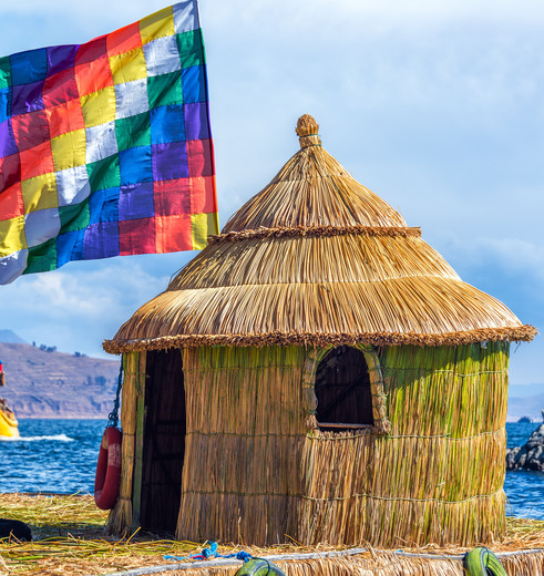 Authentiek rieten huisje op het Titicacameer in Bolivia