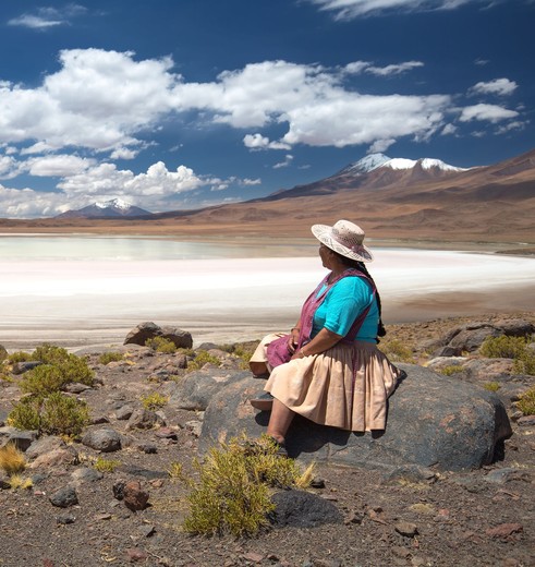 Traditioneel geklede vrouw in Bolivia