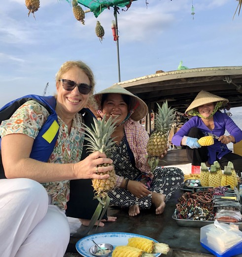 Ontmoeting met de locals op de drijvende markt in de Mekongdelta, Vietnam