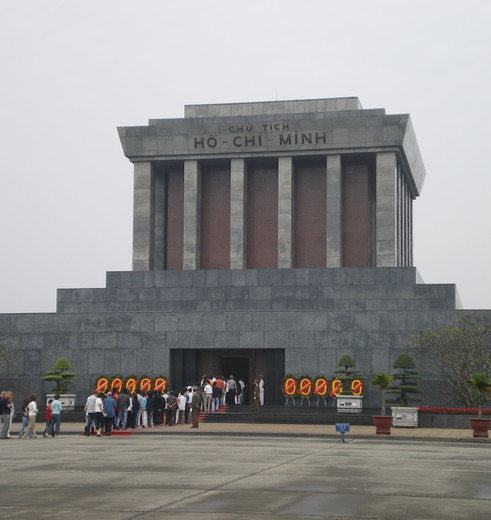 Vietnam-Hanoi-mausoleum2_1_479419