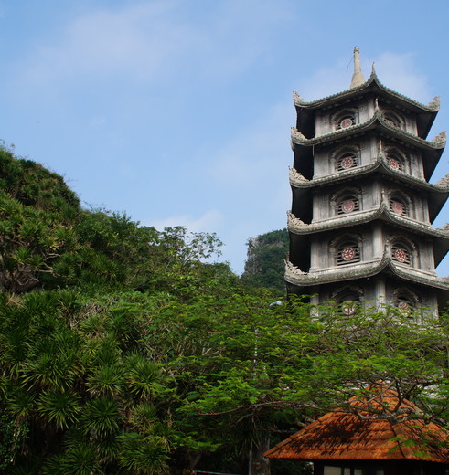 Vietnam-Hue-pagode1