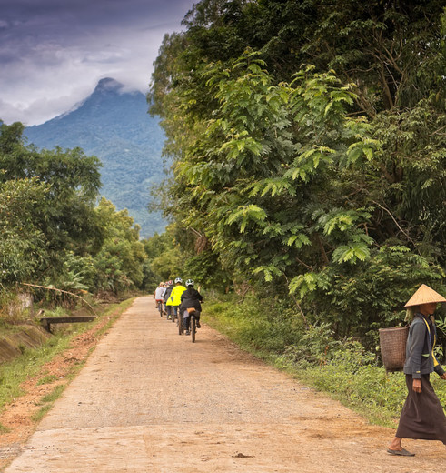 Fietsen door de omgeving van Lak Lake, Zuid Vietnam