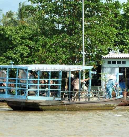 Kleine ferry in de Mekongdelta Kleine ferry in de Mekongdelta