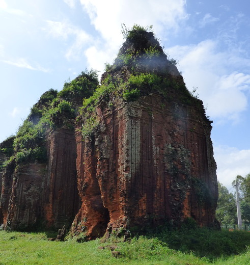 De Cham-tempel met drie torens in Tam Thanh 