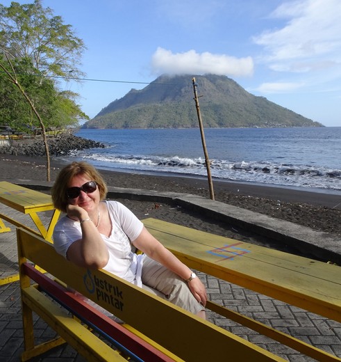 Uitzichten op de bergen en vulkanen van Ternate, Molukken