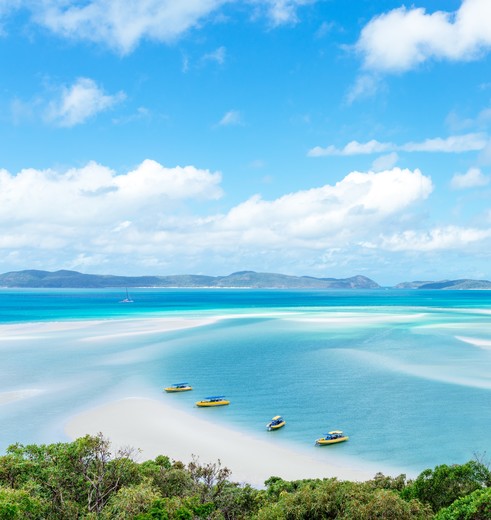 Boten en witte stranden va Whitsundays