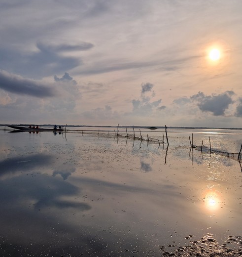 Uitzicht op het Thale Noi meer bij zonsopkomst, Thailand Uitzicht op het Thale Noi meer bij zonsopkomst, Thailand
