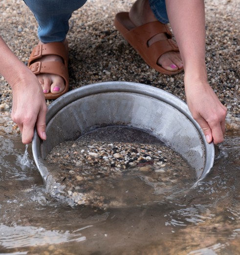 Goud zoeken bij Dawson City, Yukon, Canada
