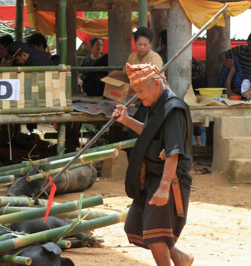 indonesie-sulawesi-torajaland-begrafenisceremonie