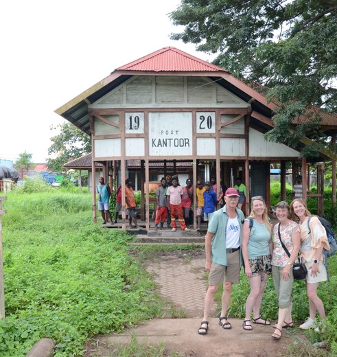 Ton en Rina reisden met hun kinderen en kleinkinderen naar Java en Papoea in 2025