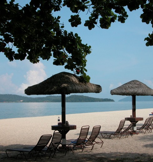 langkawi-stoelenophetstrand(8)