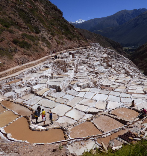 De prachtige zoutpannen in Maras, Peru