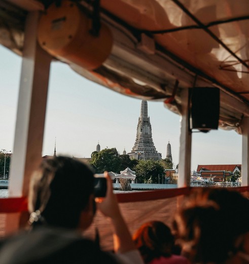 Varen door de Klongs in Bangkok in Thailand
