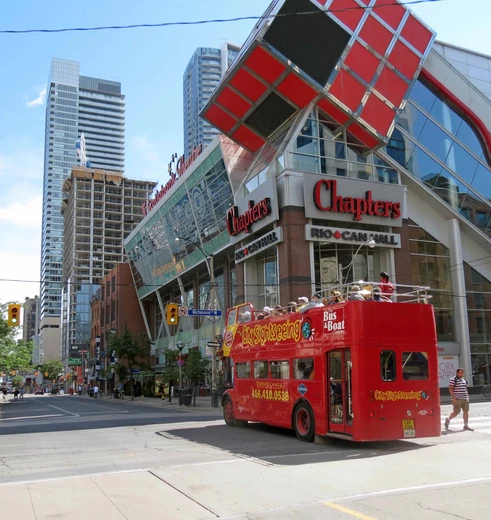 Canada-Toronto-Dundas-Square_1_495233