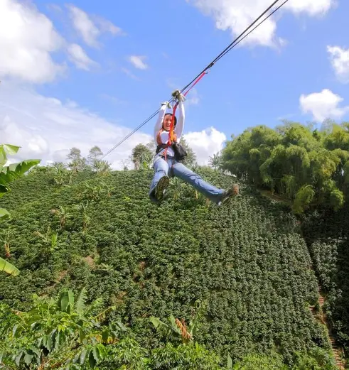 Ziplinen tijdens een actieve reis in Colombia
