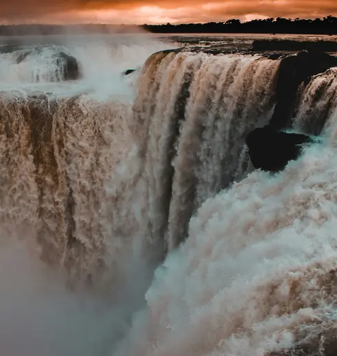 Bezoek de spectaculaire Iguazú watervallen